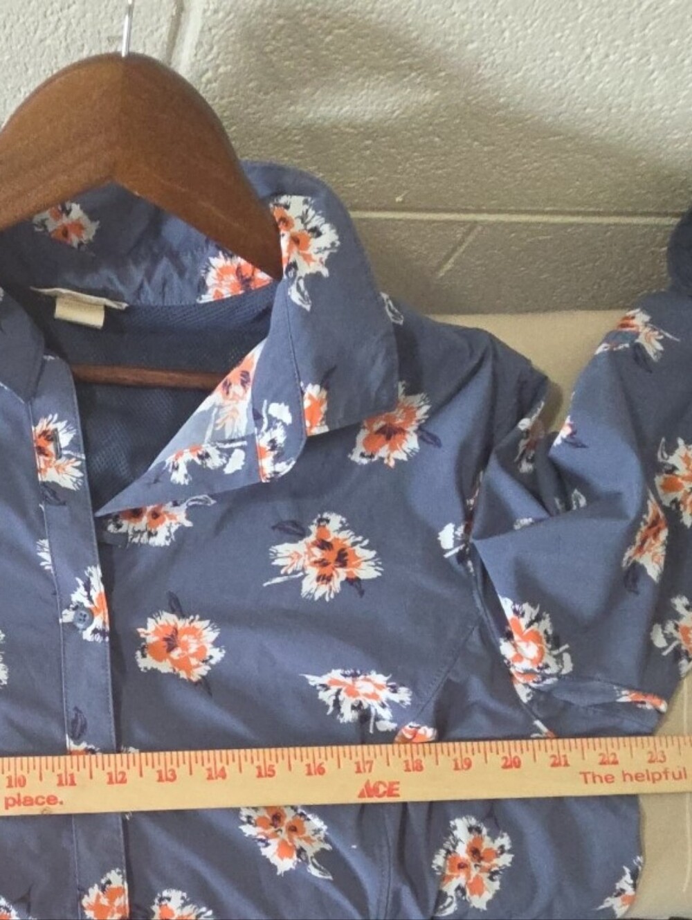 Women's DULUTH Shirt Size XL Long Sleeve Button Fown Blue Floral Vented - Picture 7 of 10